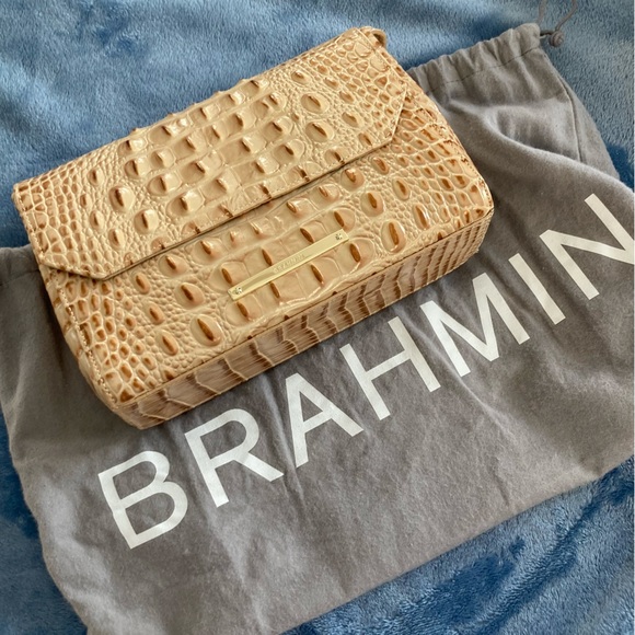 Brahmin Handbags - EUC Brahmin Carina Purse Champagne